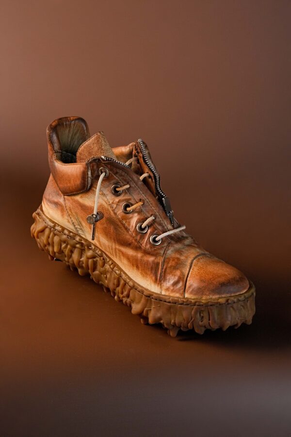 Ботинки CULTURE OF BRAVE из лучшей австралийской кожи кенгуру. Выдубленный материал по старинным технологиям без использования вредных материалов. Цвет бежевый, красный.